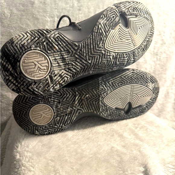 Nike Men Black Chrome Flytrap Zoom - Picture 9 of 11